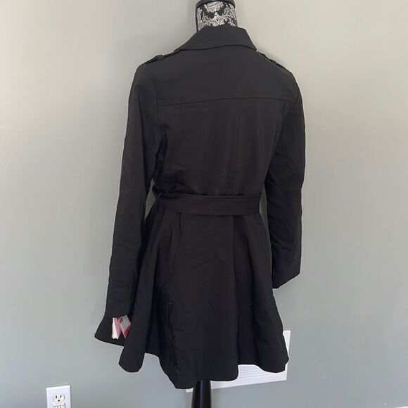 Kate Spade New York
Belted Cotton-Blend Trench Coat NEW. $320 - Picture 4 of 4